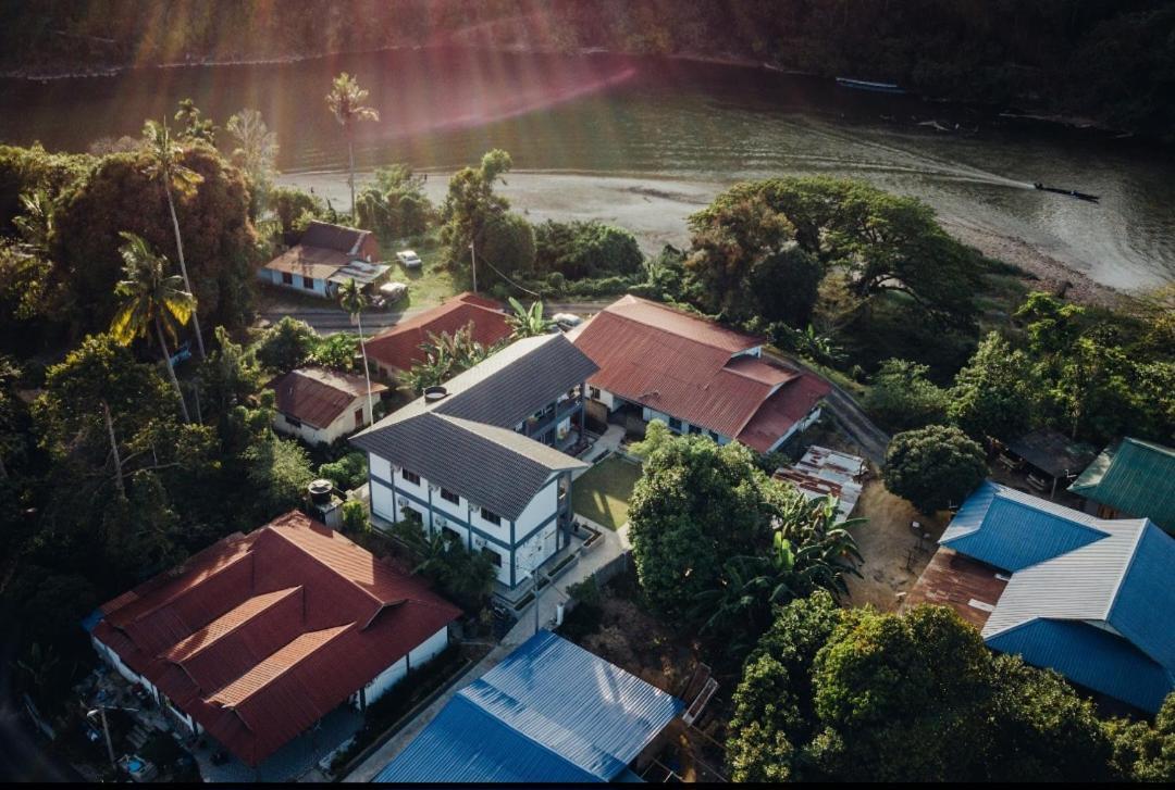 Tebing Guest House Taman Negara Malaysia กัวลาทาฮัน ภายนอก รูปภาพ