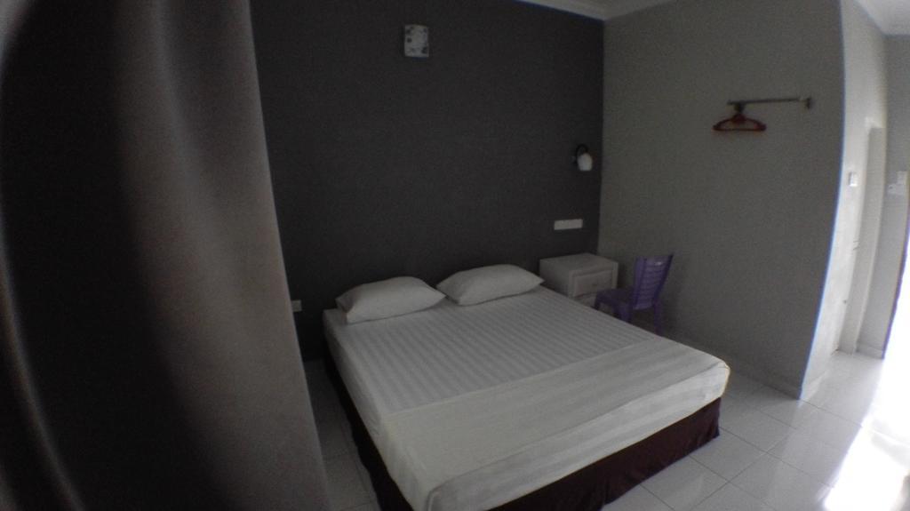 Tebing Guest House Taman Negara Malaysia กัวลาทาฮัน ภายนอก รูปภาพ