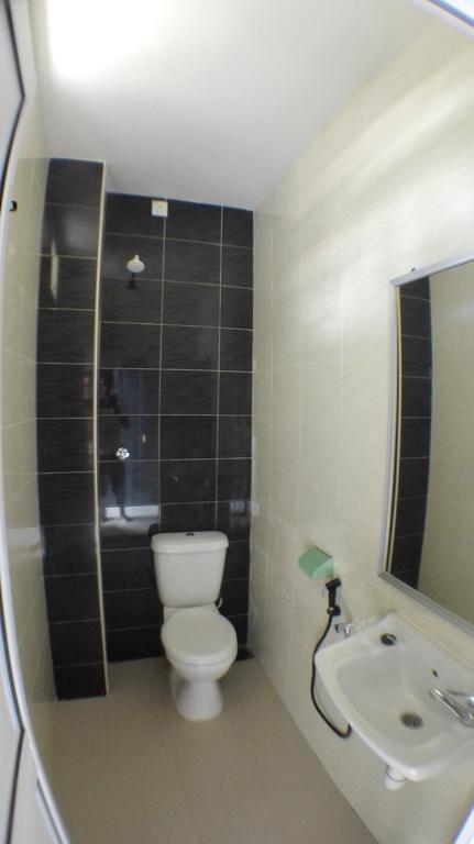 Tebing Guest House Taman Negara Malaysia กัวลาทาฮัน ภายนอก รูปภาพ