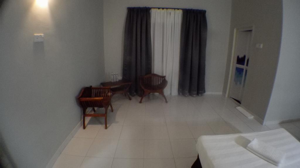 Tebing Guest House Taman Negara Malaysia กัวลาทาฮัน ภายนอก รูปภาพ