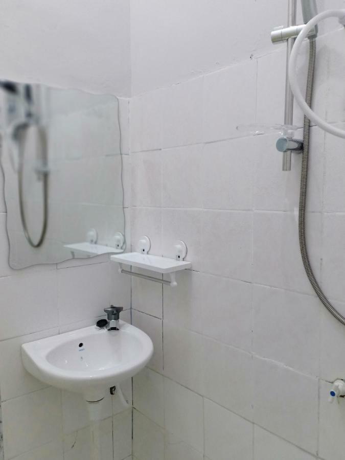 Tebing Guest House Taman Negara Malaysia กัวลาทาฮัน ภายนอก รูปภาพ